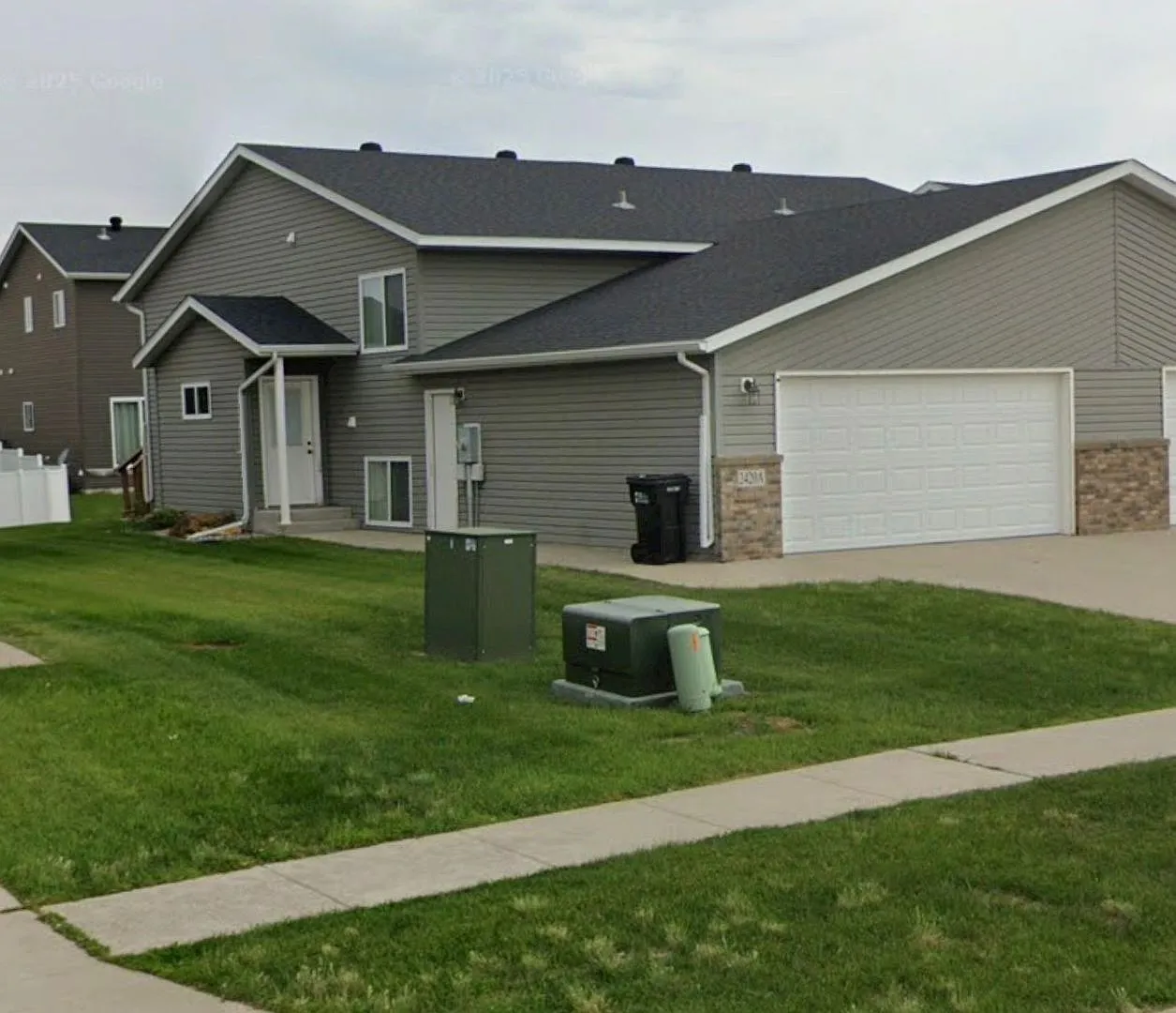 Spacious 3-Bedroom West Fargo Townhome with Double Garage! — Photo 1