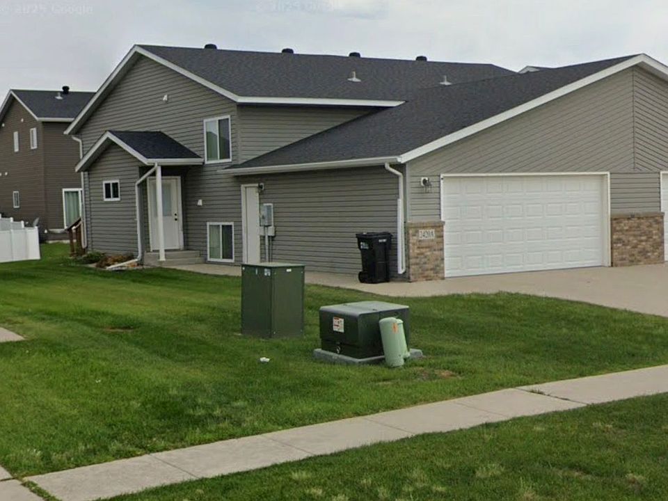 2nd image of 2420A 5th St W