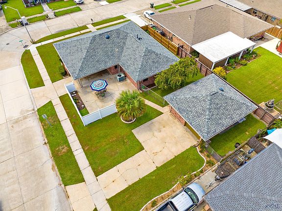 4th image of 202 S Moss Dr