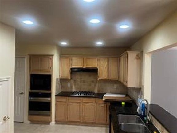 3rd image of 3113 Fox Hollow Dr