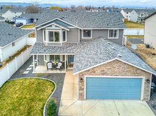 210 Mount Hood St, Moxee, WA 98936