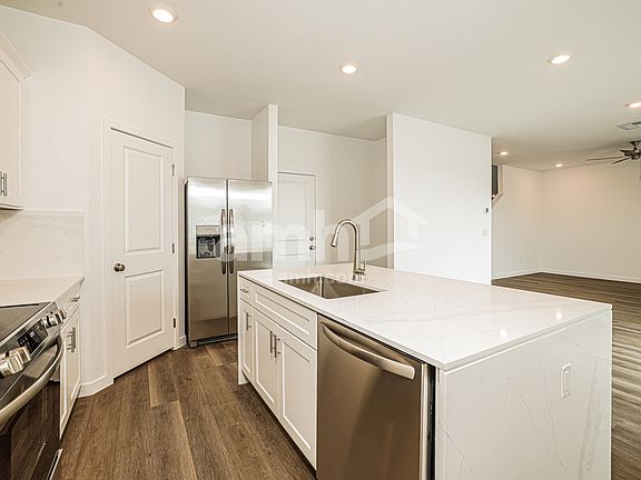 4th image of 2342 Dolly Ave