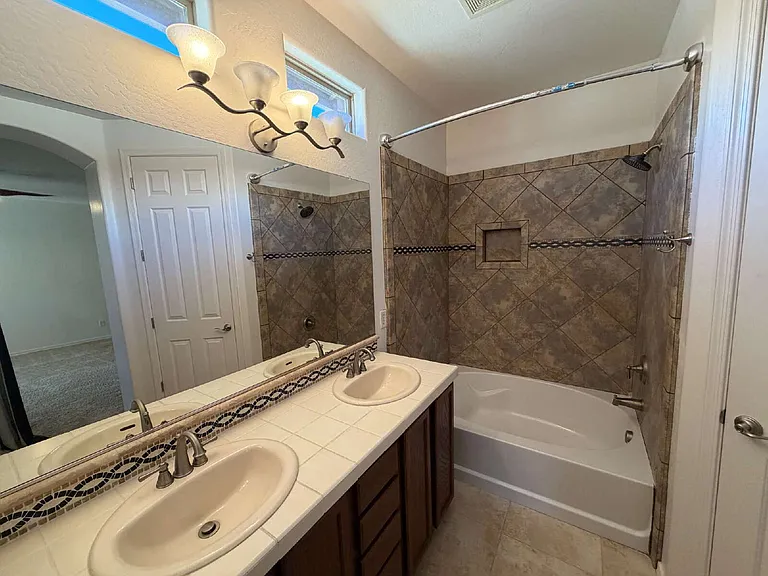 5621 E Adrian Ave — Photo 33