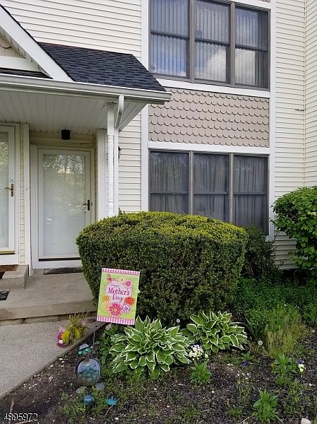 1st image of 40 PORTSMOUTH CT