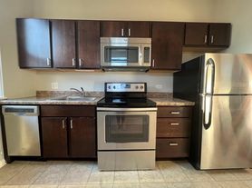 809 W Cornelia Ave, Chicago, IL