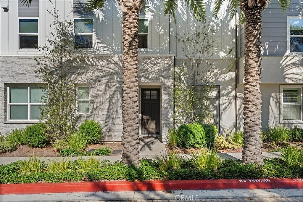 3 bed, 3.5 bath, 1773 sqft, $8,500 — Photo 2