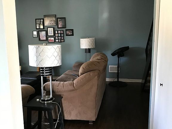 3rd image of 1714 Queensbury Cir