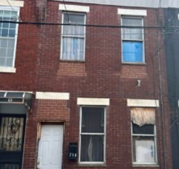 1st image of 713 Tree St