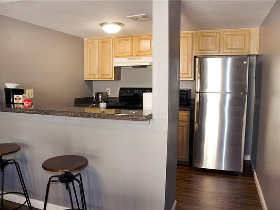 3rd image of 2124 Burton Dr APT 207