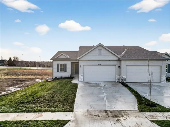 9470 Shady Bend Rd, Lenexa, KS 66227