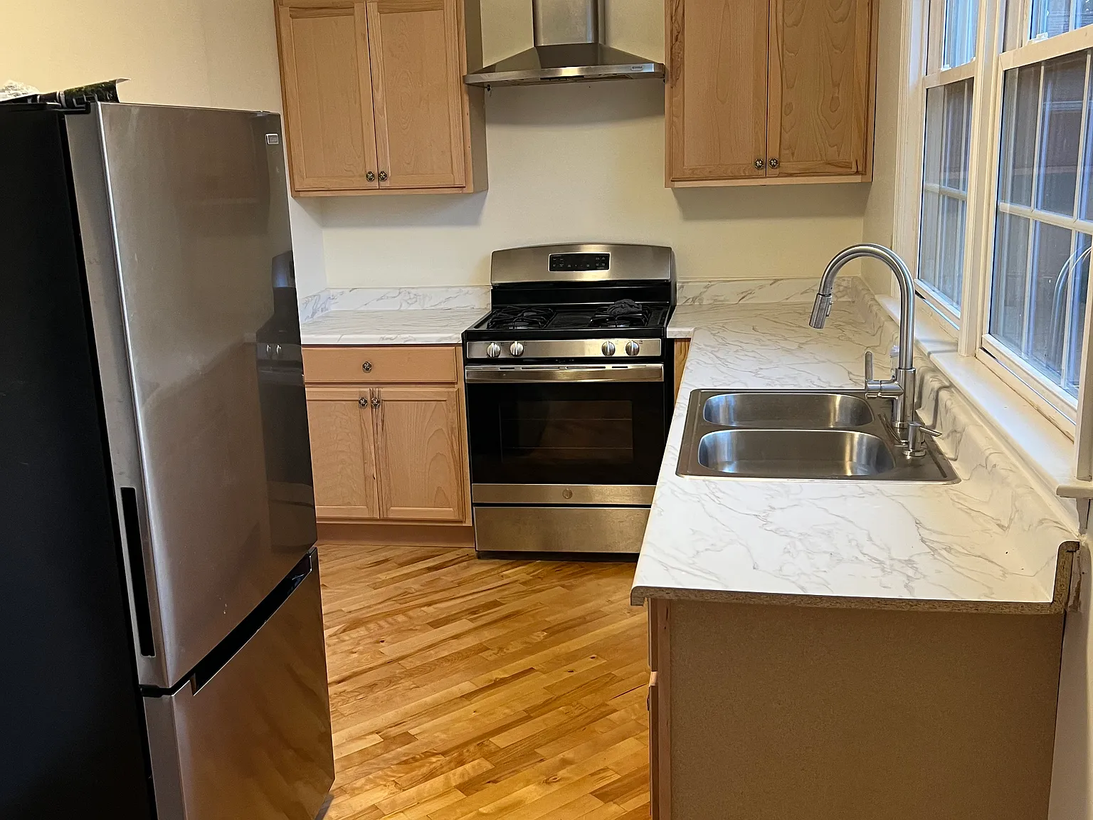 2 bed, 936 sqft, $1,695 — Photo 3