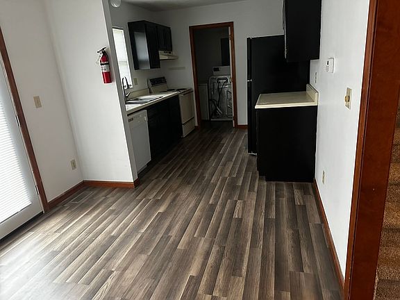 3rd image of 1604 S Pinestone Ct