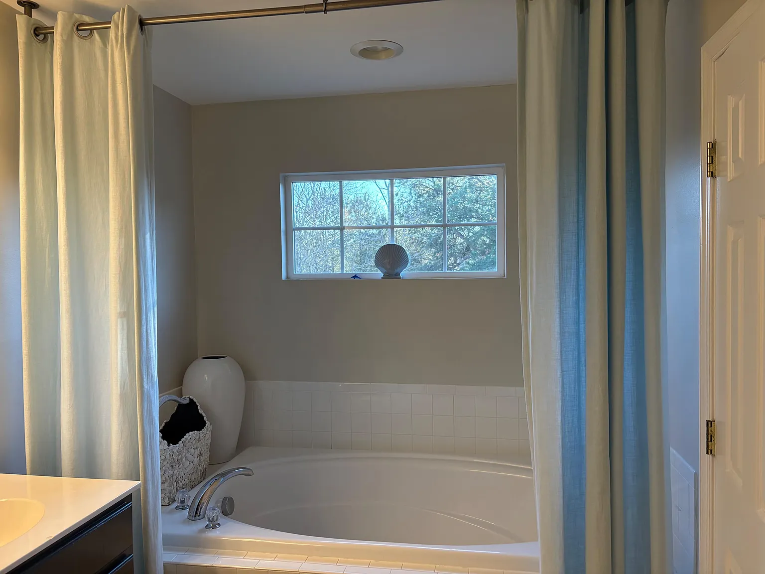4 bed, 3.5 bath, 2500 sqft, $1,707 — Photo 4