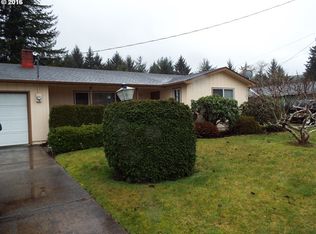 3015 Ridgeway Dr, Reedsport, OR 97467