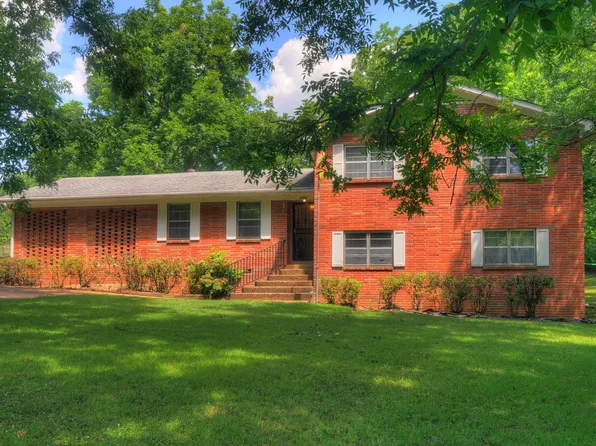 2700 Altruria Rd, Memphis, TN 38134