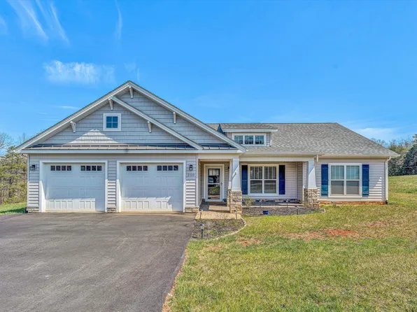 250 Windsor Castle Dr, Moneta, VA 24121