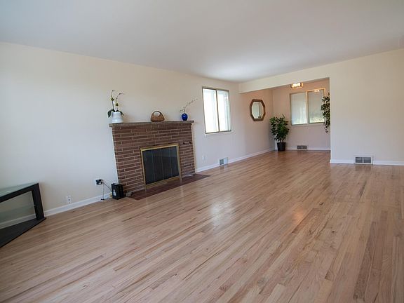 3rd image of 7000 42nd Ave NE