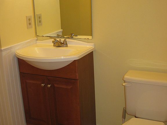 Hall Bath - Unit A