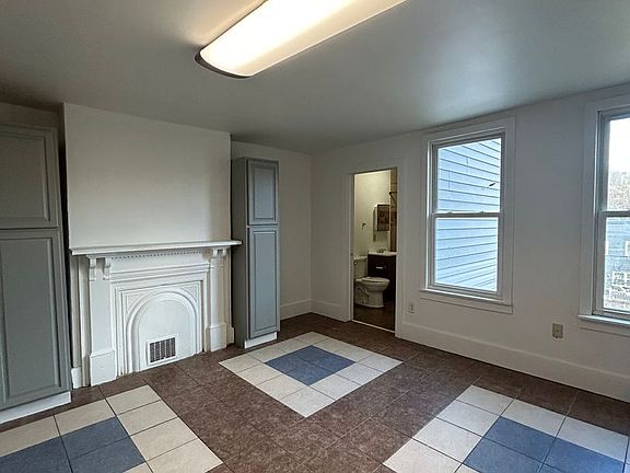 4th image of 3162-64 Shadeland Ave #3162