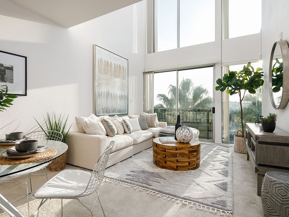 Bright and airy 2-story loft