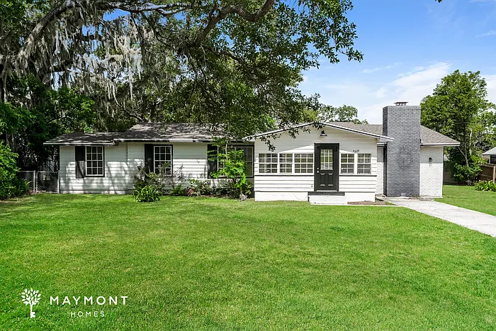 4629 Harden Blvd — Photo 1