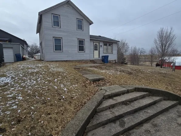 200 Muscatine St, Dixon, IA 52745