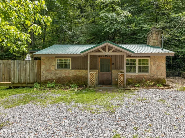 2502 Upper Middle Creek Rd, Sevierville, TN 37876