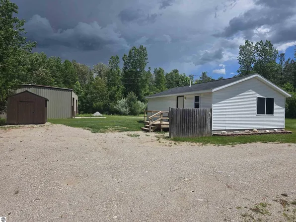4924 Long Lake Rd, Hale, MI 48739