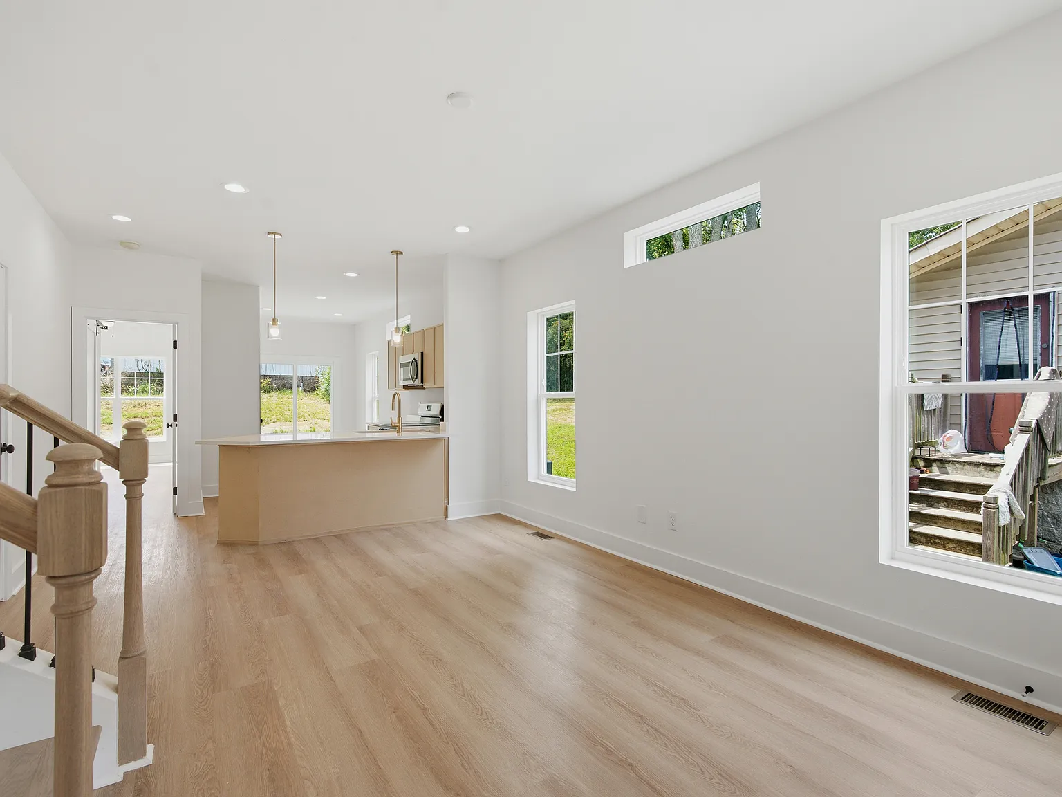 3 bed, 2.5 bath, 1255 sqft, $1,850 — Photo 3