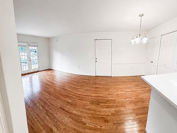 4th image of 2905 Burch Ave #90