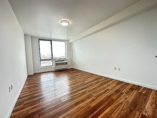 3rd image of 2763 Morris Ave APT 1001