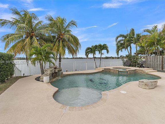4th image of 13940 SW 127th Ct