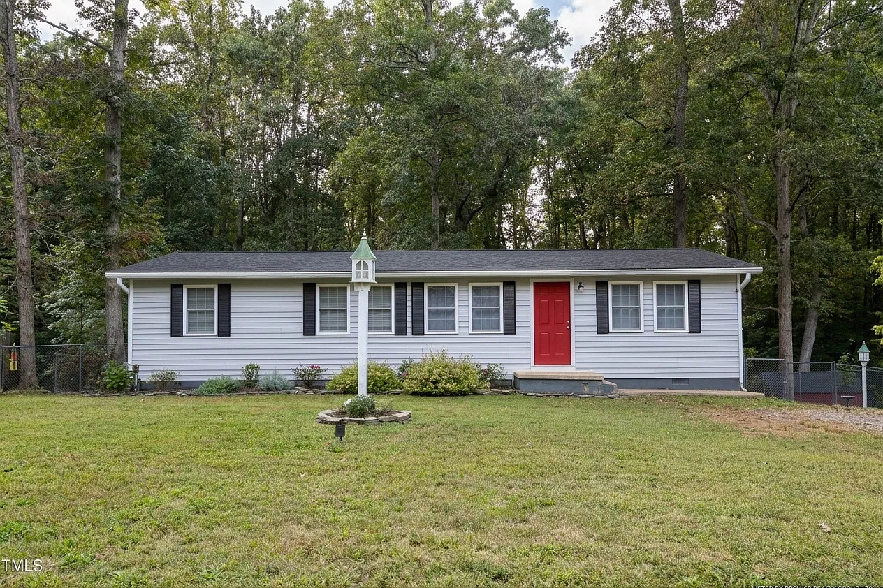 3 bed, 1104 sqft, $2,200 — Photo 1