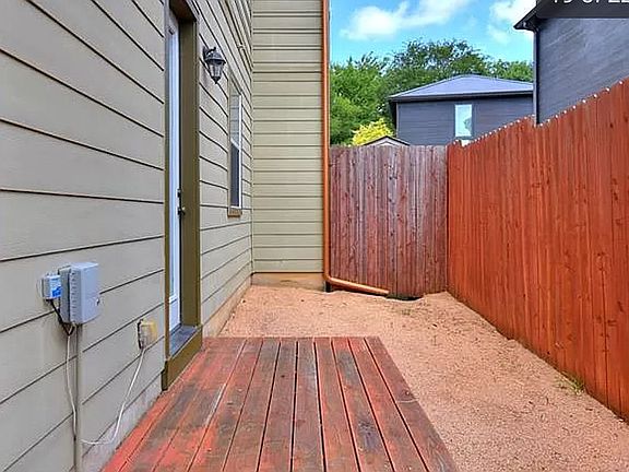 Fenced back patio/dog run