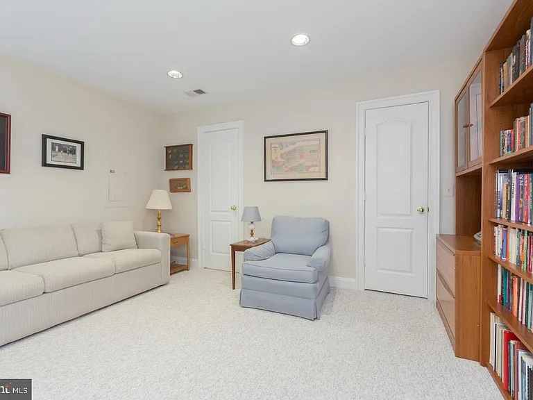 4062 Mansion Dr NW — Photo 10