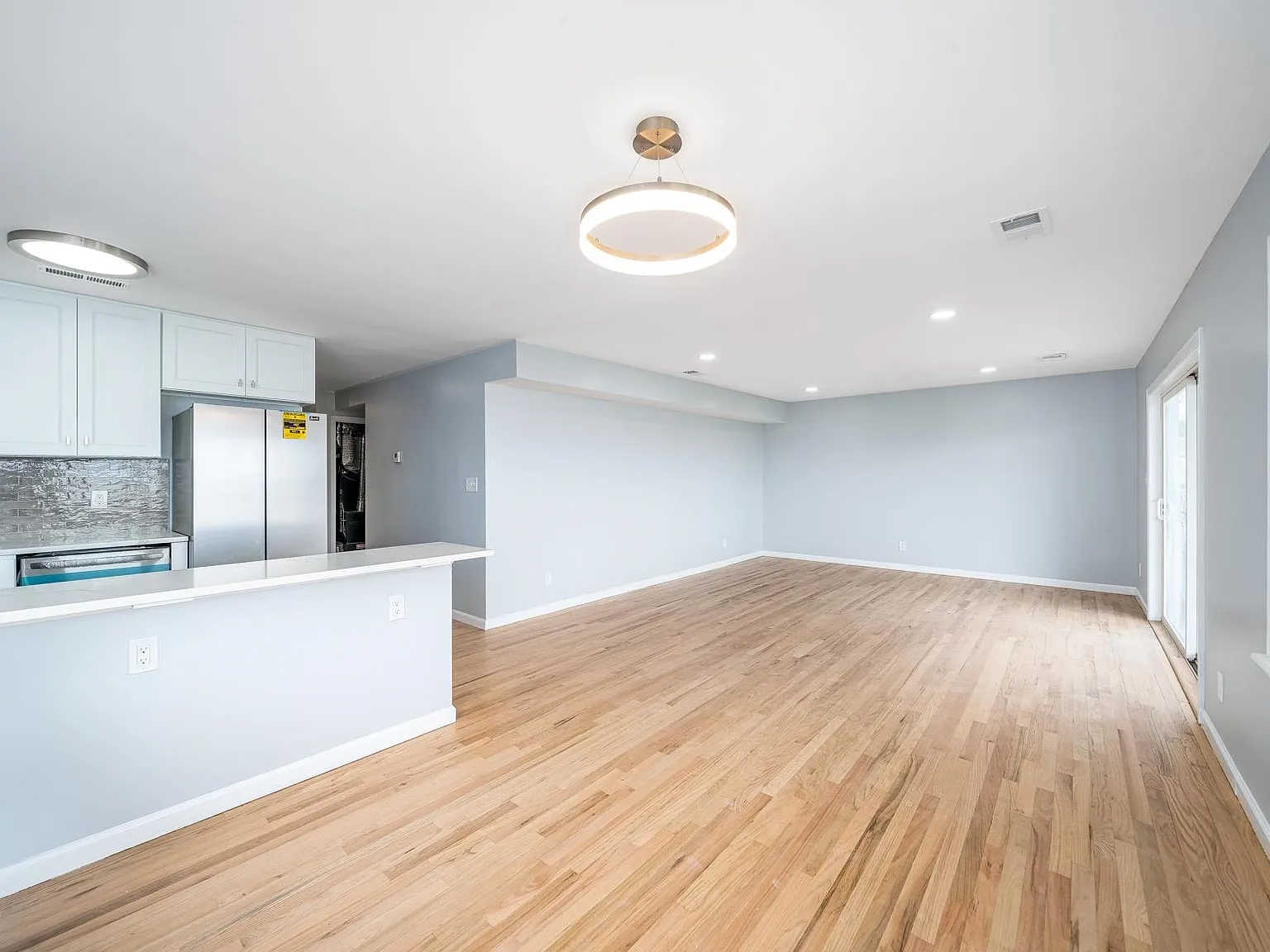 3 bed, 2.0 bath, 1800 sqft, $5,500 — Photo 3