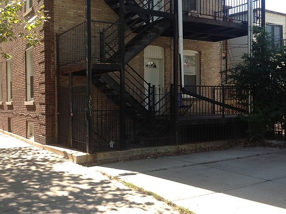 3rd image of 3100 W Diversey Ave #G