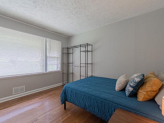 4th image of 1280 Waverly Dr #12979069
