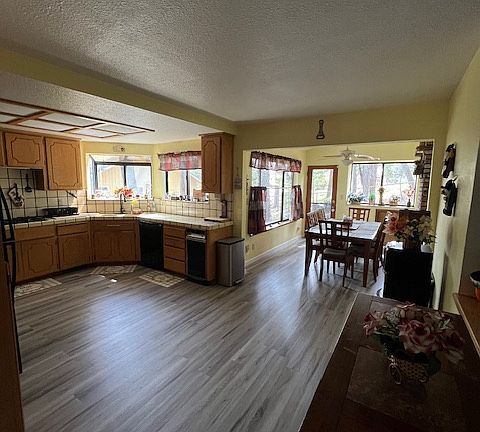 4th image of 4004 Pearl Rd