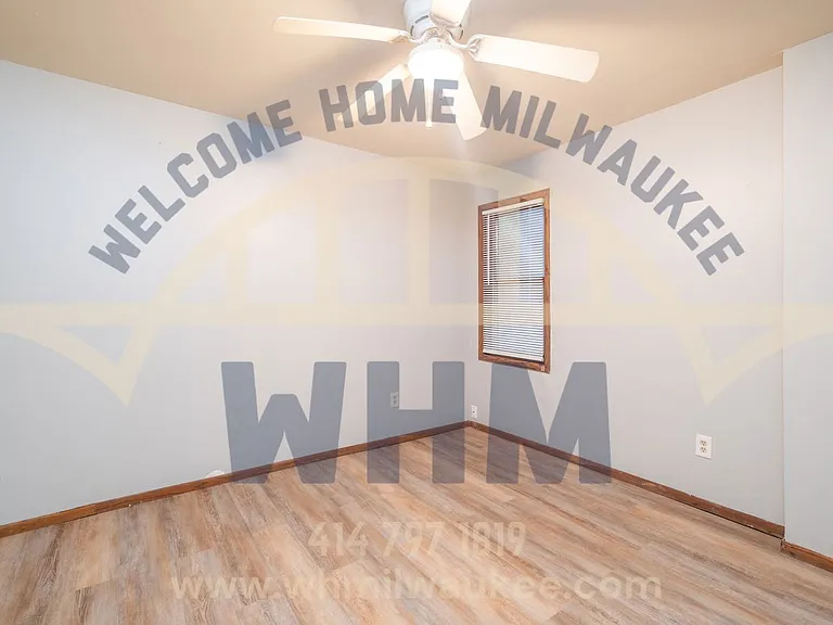 2645 S Kinnickinnic Ave — Photo 10
