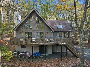 115 Canyon Dr, Lords Valley, PA 18428