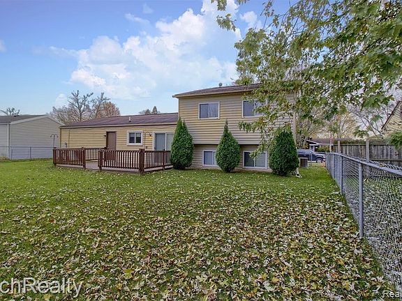 3rd image of 9171 Ascot Dr