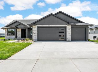 717 Rogers Ln, Center Point, IA 52213