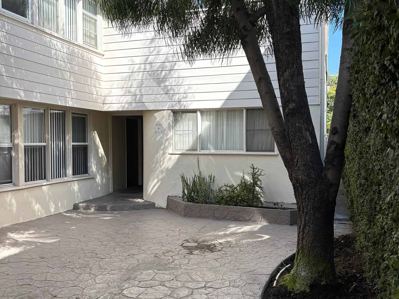1 bed, 600 sqft, $1,900 — Photo 2