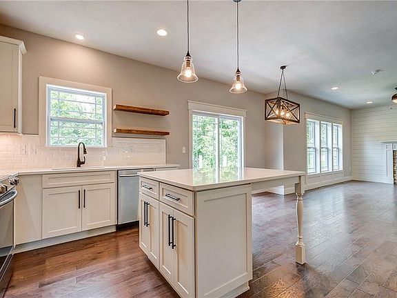 2nd image of 3203 Carmellas Cir