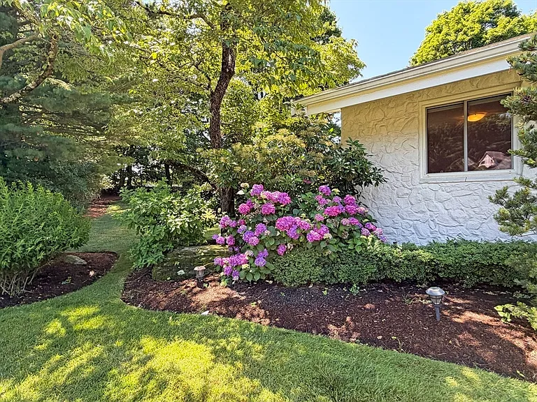 37 Stephen Pl — Photo 41