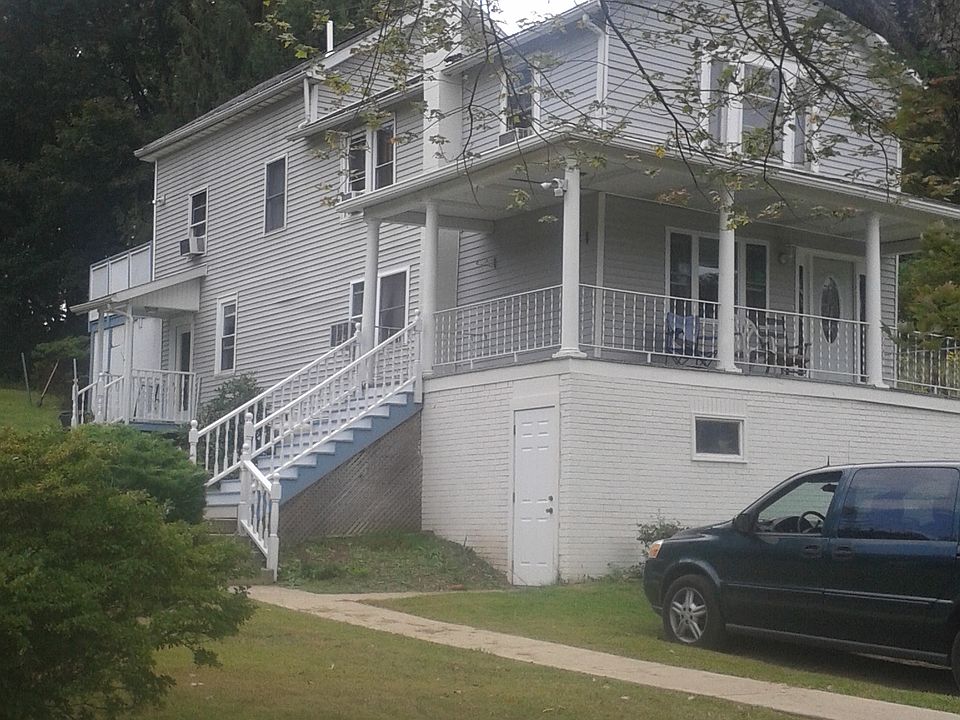 2nd image of 372 Jones St