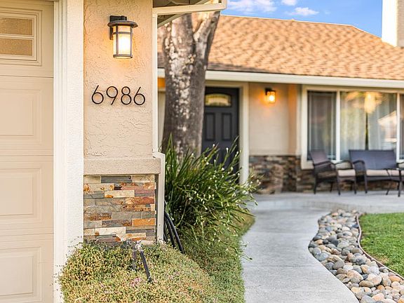 3rd image of 6986 El Marcero Ct