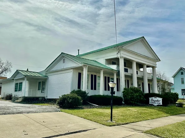 33 E College St, Fredericktown, OH 43019