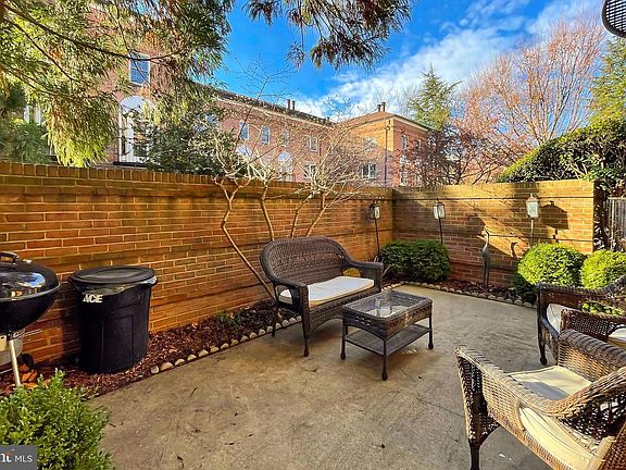 3rd image of 1113 N Pitt St APT 1A
